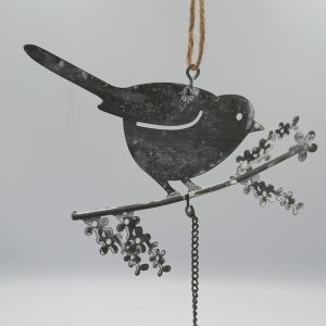 suspension oiseau sur branche tete basse